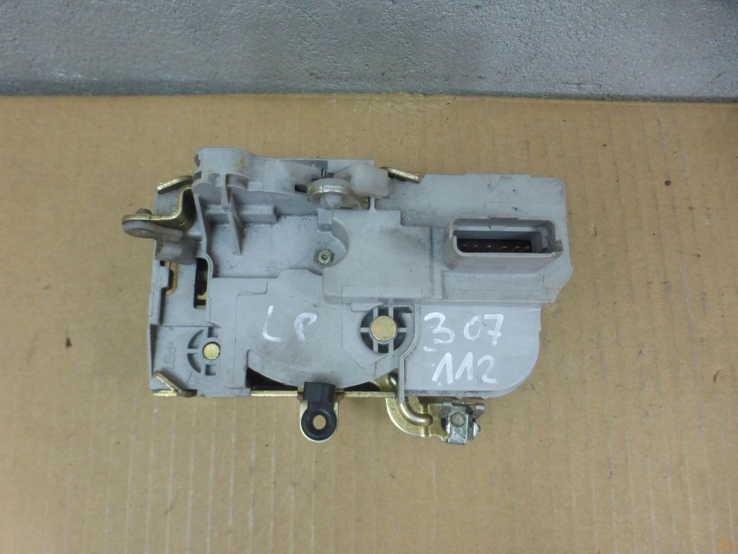 Замок двери PEUGEOT 307 передний левый