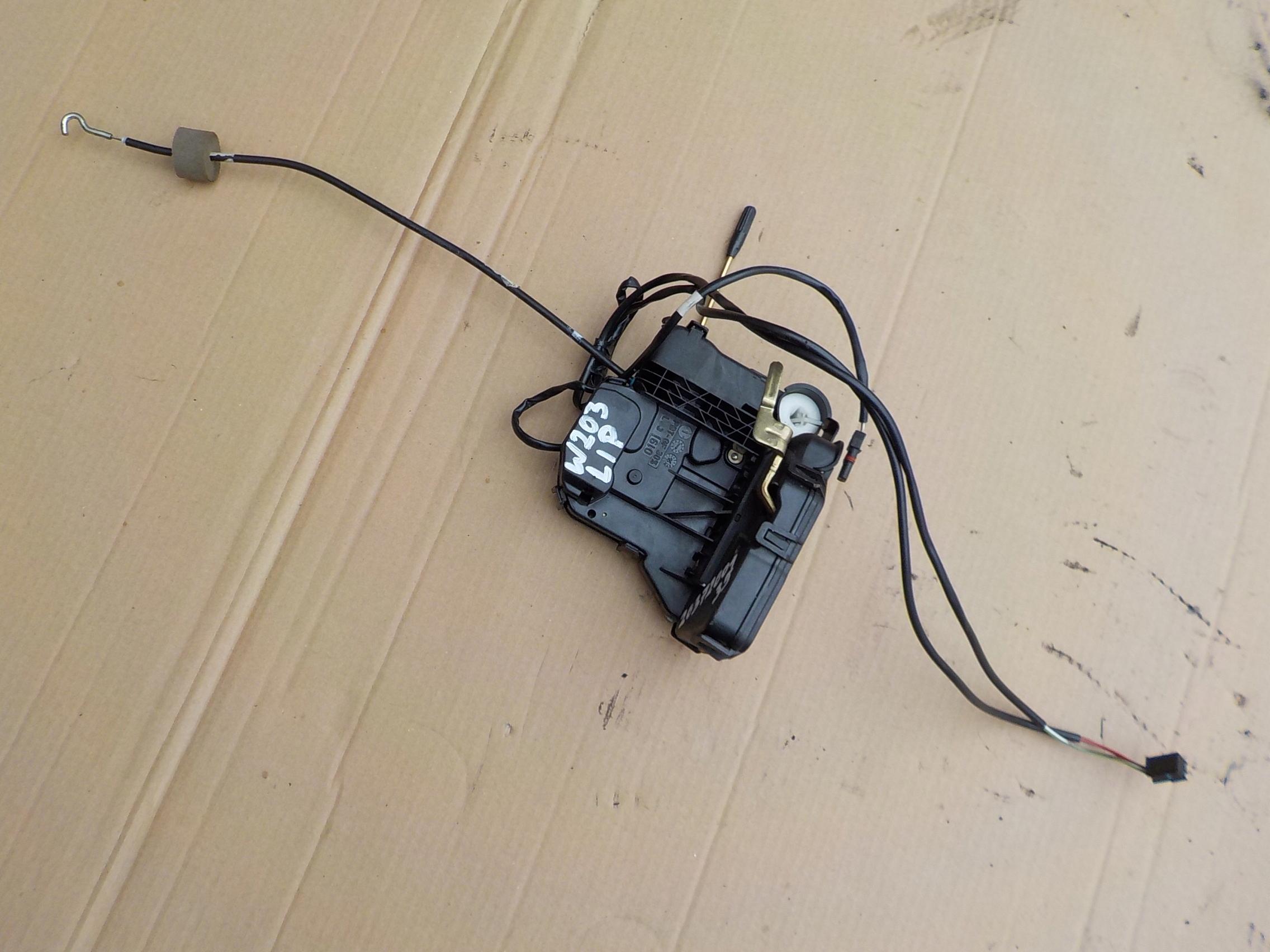 Замок двері лівий передній mercedes W203 2037200135