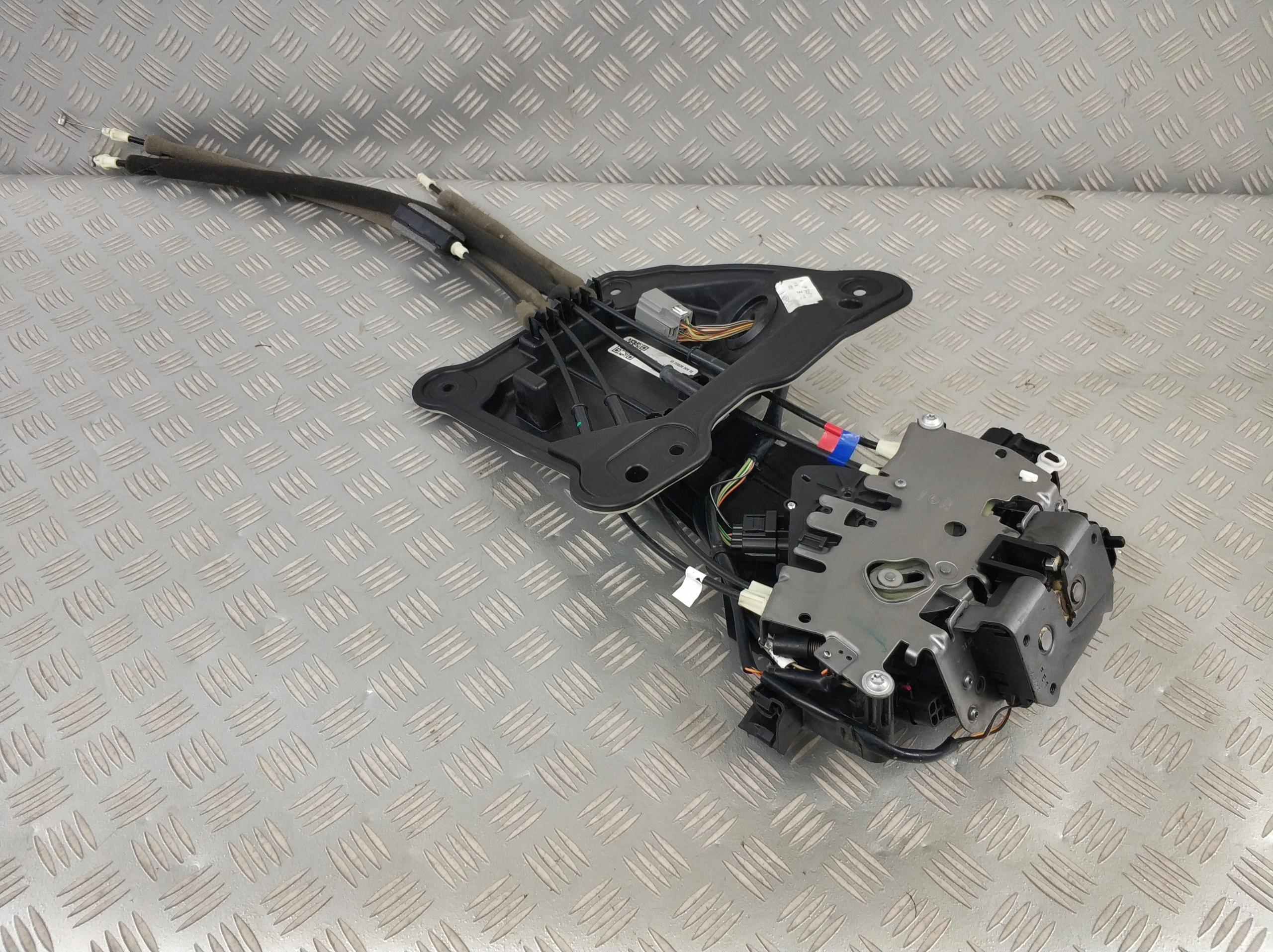 Замок двери левый задний задний CHRYSLER PACIFICA 2016-