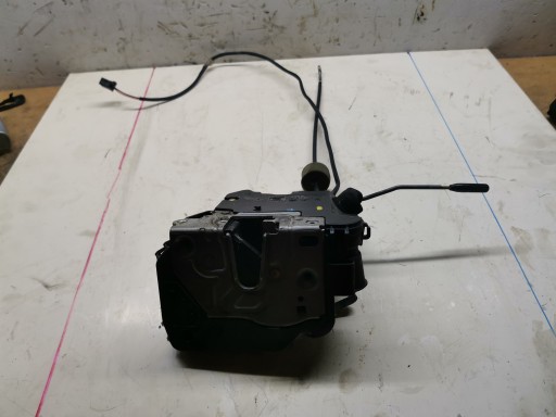 Замок двері правий передній MERCEDES E W211 Lift Європа 2117200635