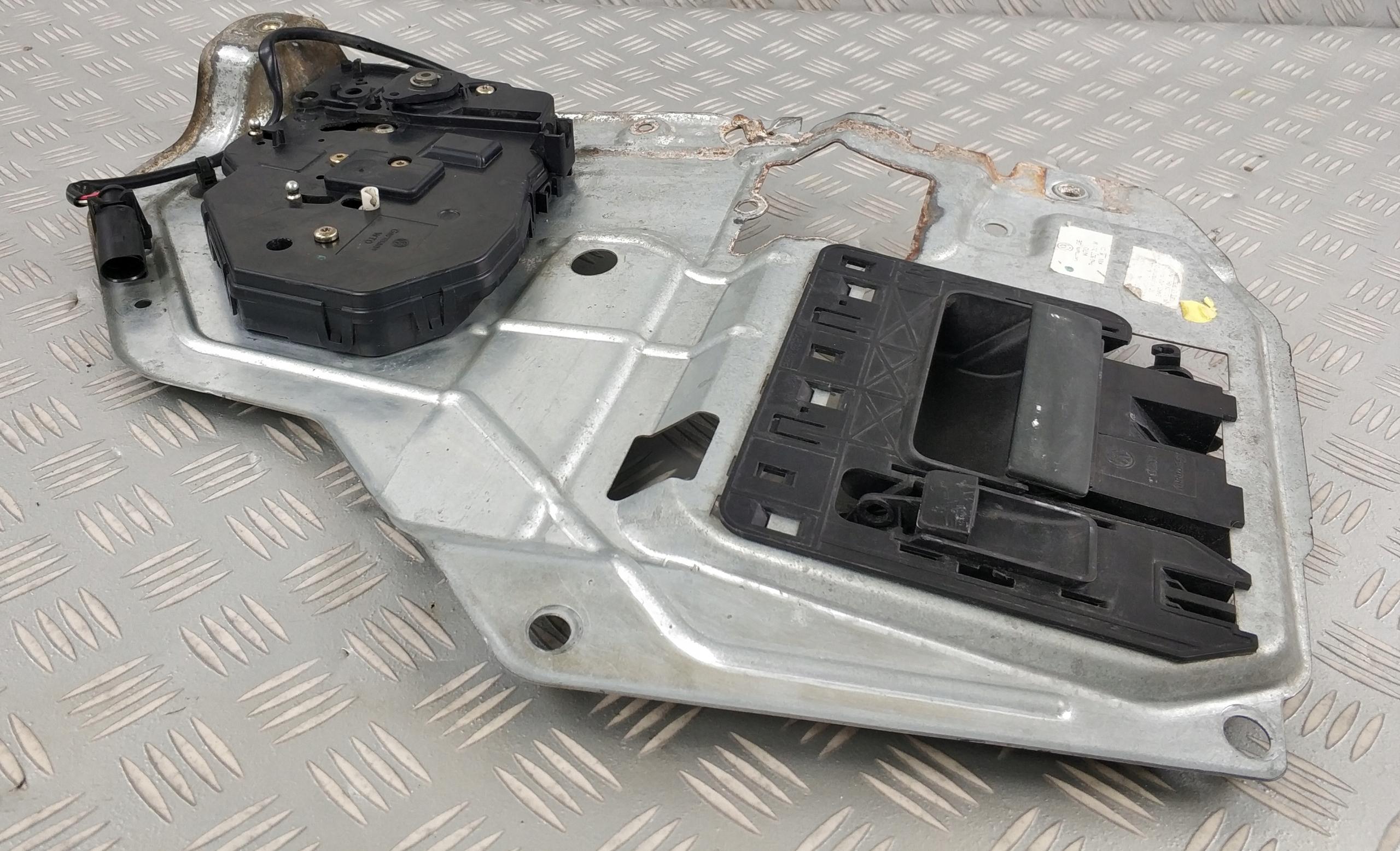 7H0827202 - замок задніх дверей заднього крила VW T5 2003-