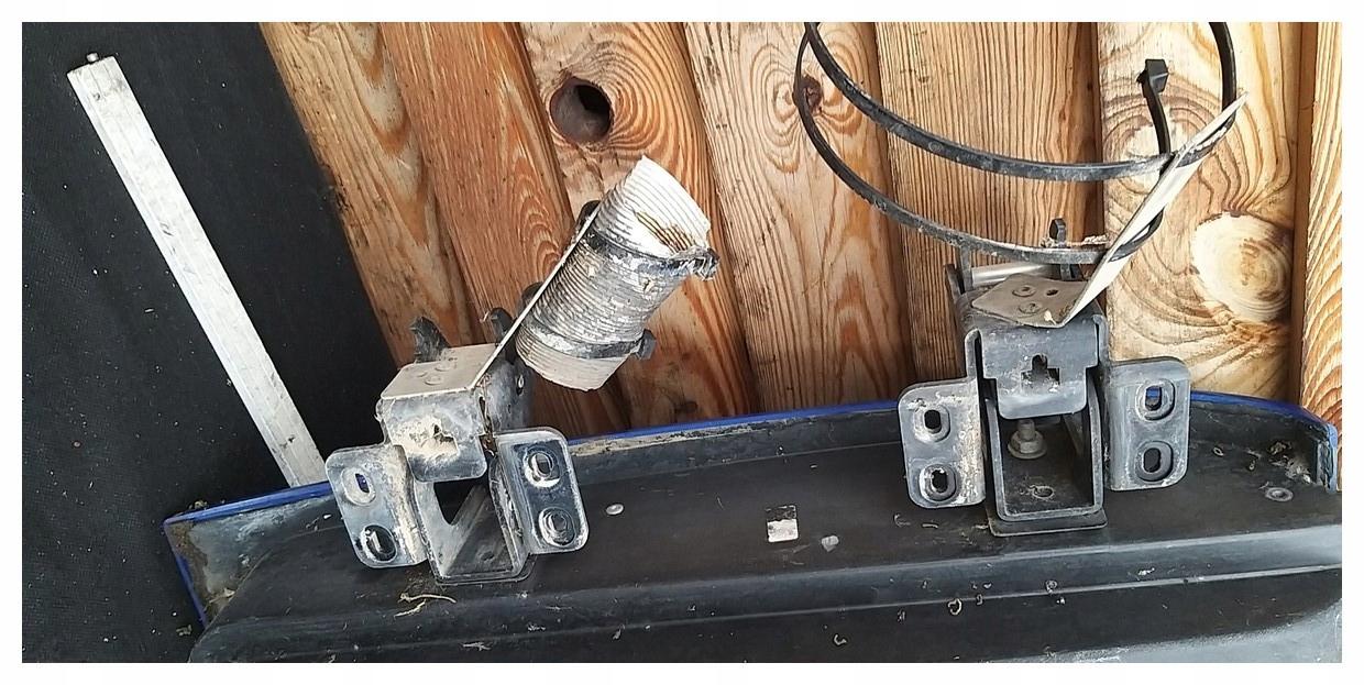 23451 - петлі правої двері 2шт Microcar MC1