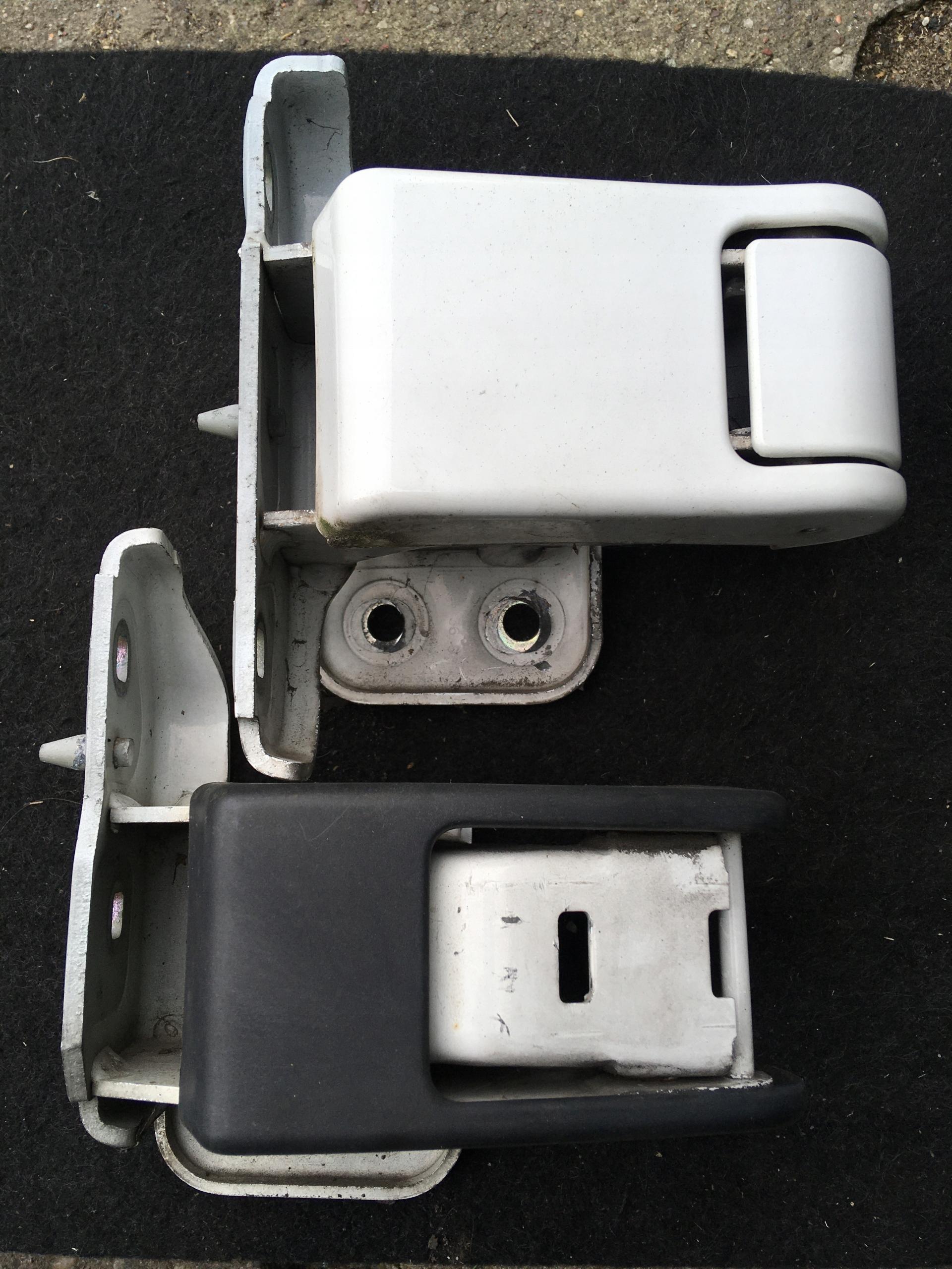 Дверні петлі задній лівий Peugeot Expert II scudo